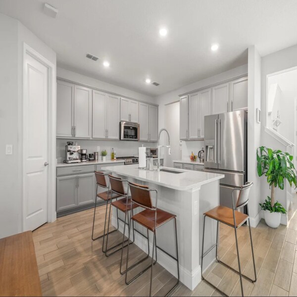 Foto del edificio - 409 Clifton Bay Lp