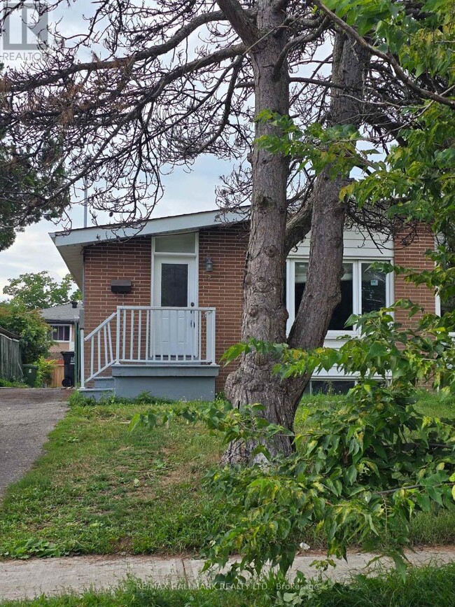 Building Photo - 53 Billington Crescent