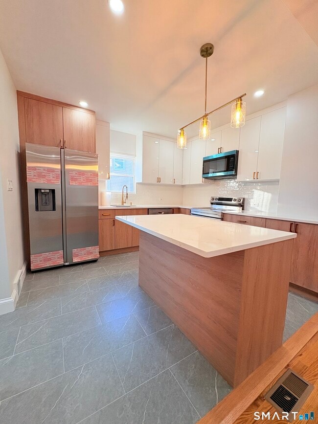 Foto del edificio - 172 Swanson Ave