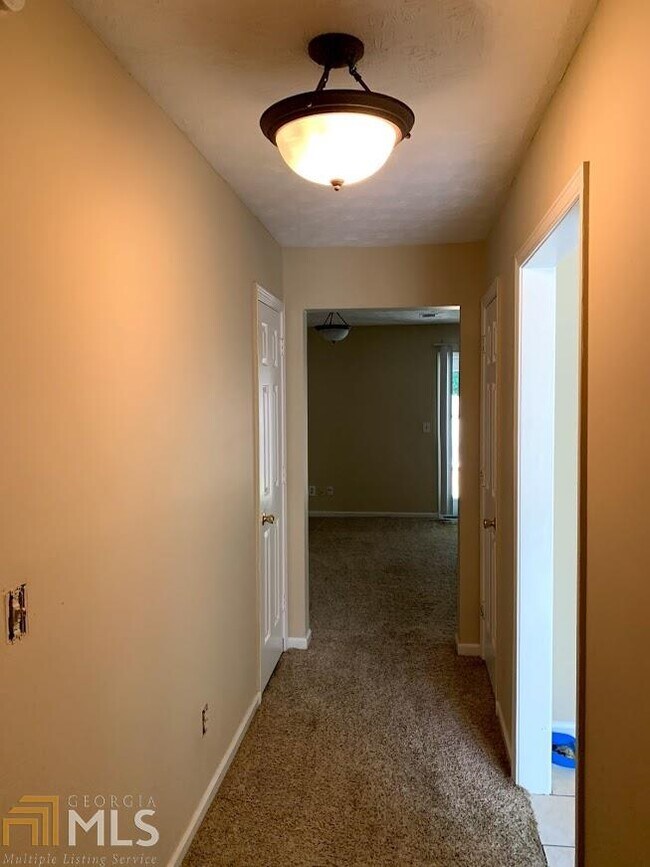 5279 Ridge Forest Dr, Stone Mountain, GA 30083 Apartment for Rent in