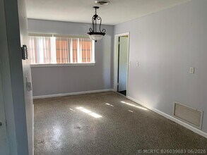 Building Photo - 363 Hosbine St