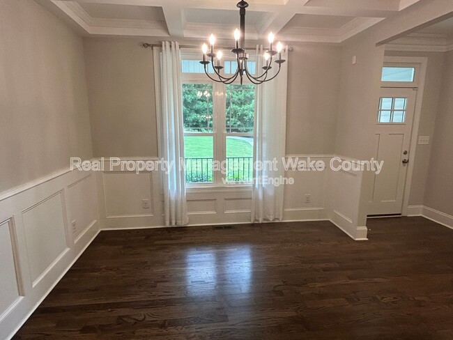 Building Photo - 5412 Robbins Dr