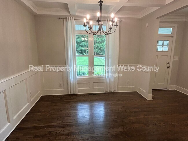 Foto del edificio - 5412 Robbins Dr
