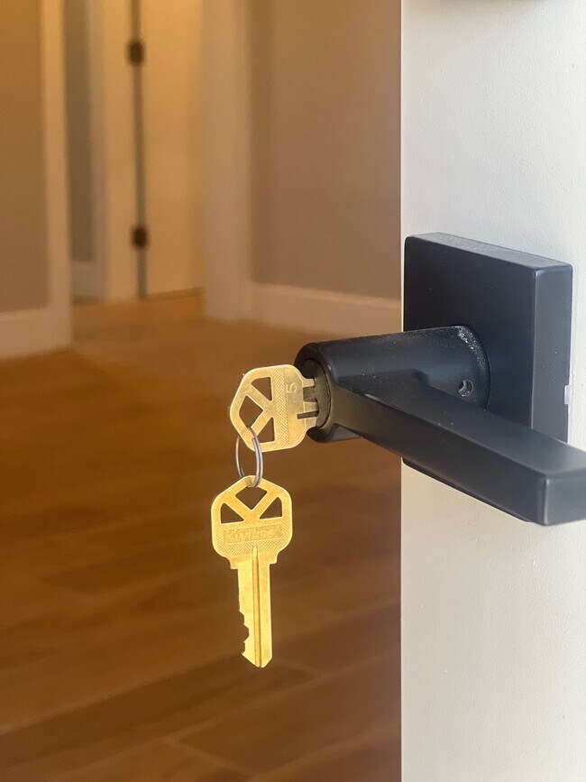 Building Photo - 14921 Vanowen St