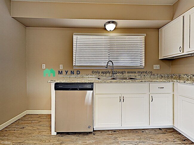 Foto del edificio - 3 br, 1 bath Apartment - 8048 W Clayton Dr
