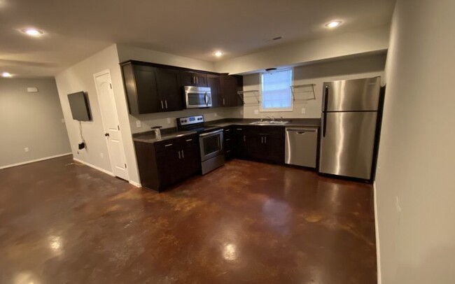 Building Photo - 516 E. Cherry unit C