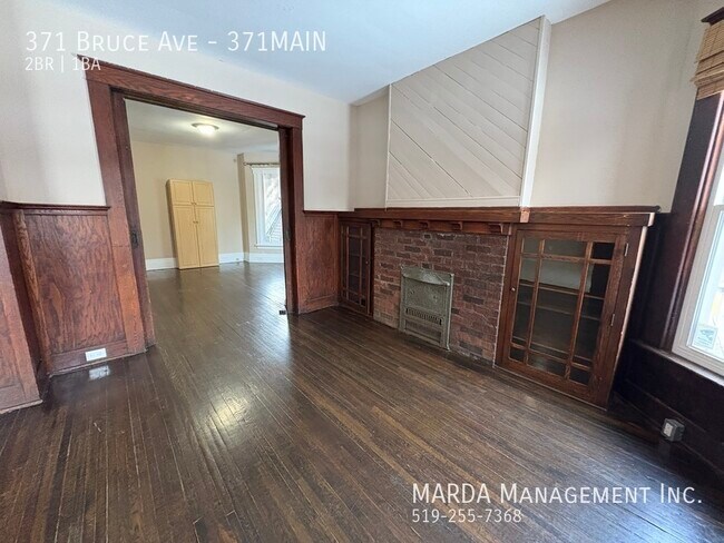 Photo du bâtiment - BEAUTIFUL 2 BED/1 BATH MAIN UNIT + HYDRO