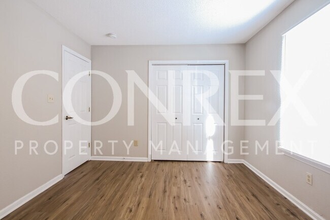 Foto del edificio - Lovely 3 Bedroom with Cathedral Ceilings!