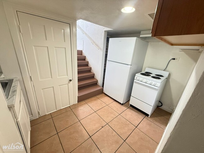 Building Photo - 506 S Naches Ave