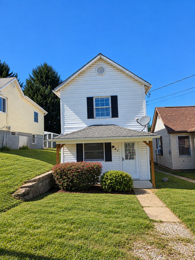 Building Photo - 47 Oakwood Ave