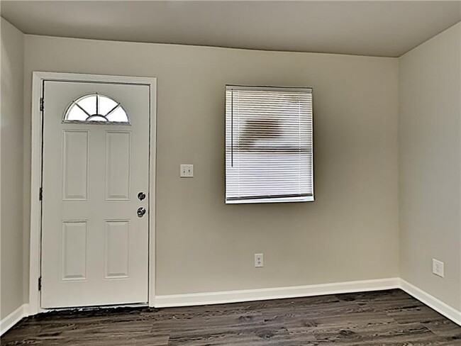 Building Photo - 5883 Lone Oak Dr SW