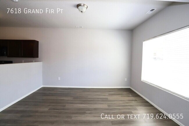 Foto del edificio - 7618 Grand Fir Point