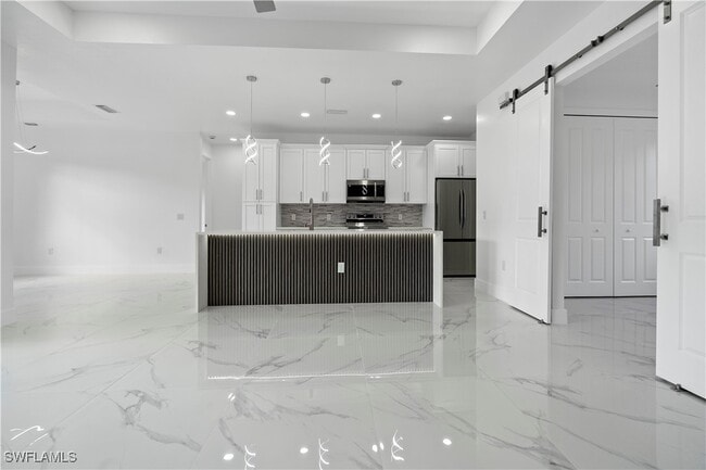 Foto del edificio - 918 Hollister Ave