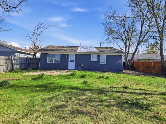 Foto del edificio - 1002 Mardi Gras Ln