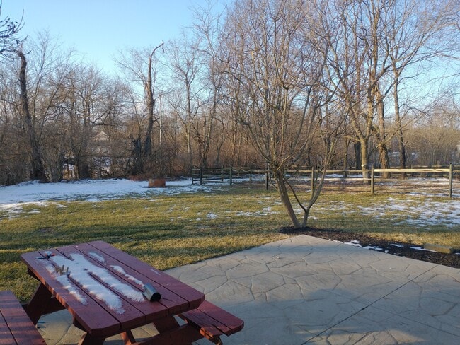 Fotografía del edificio - 1445 Urlage Dr