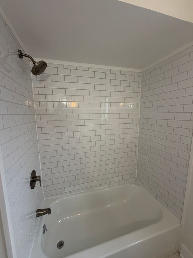 Building Photo - 1500 E 25th Ave