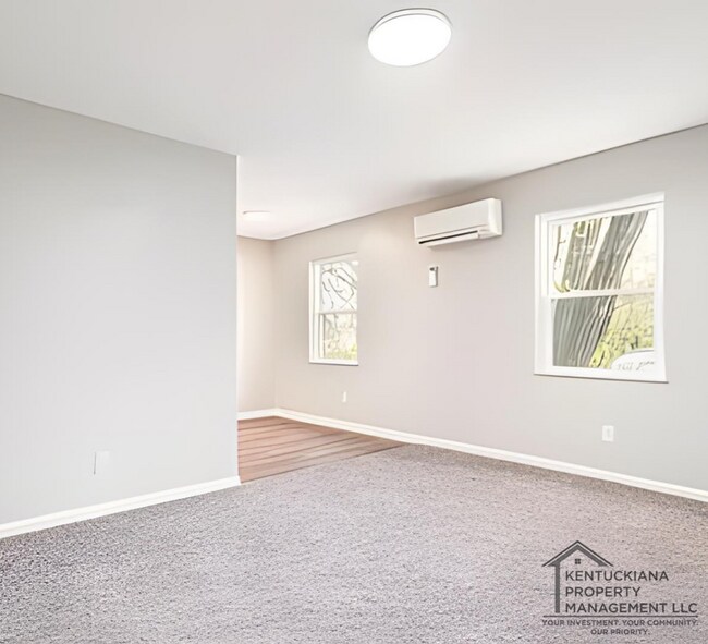 Building Photo - Renovated Spacious 2BR Apartments Near UofL & Churchill Downs!