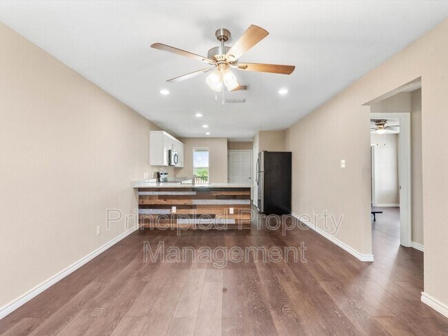 Building Photo - 1406 Courtney Pl