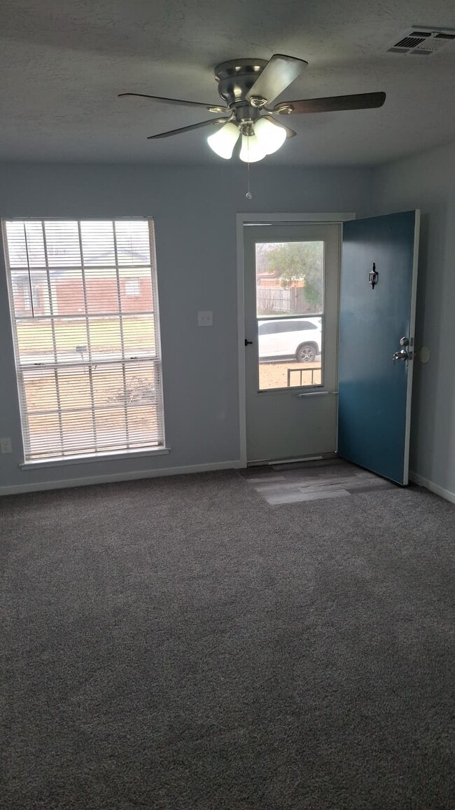 Foto del edificio - 5830 NW Kinyon Ave