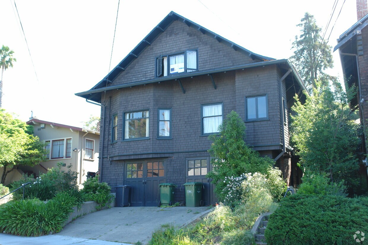 Primary Photo - 1323 Oxford St