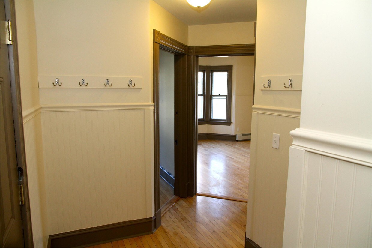 Primary Photo - 76 N Union St