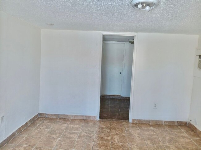 Building Photo - Well-kept apartment 1 bed/1 bath in McFarl...