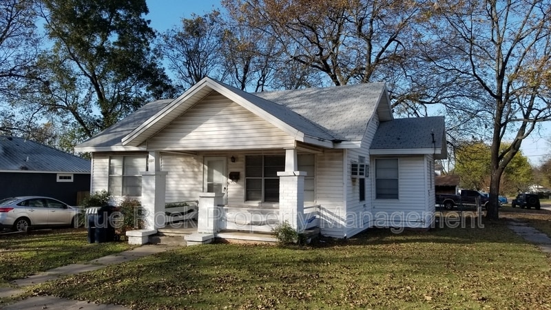 Primary Photo - 400 W 17th St