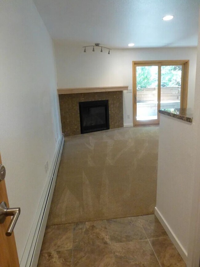 Foto del edificio - 1 Bedroom Apartment Available Now!