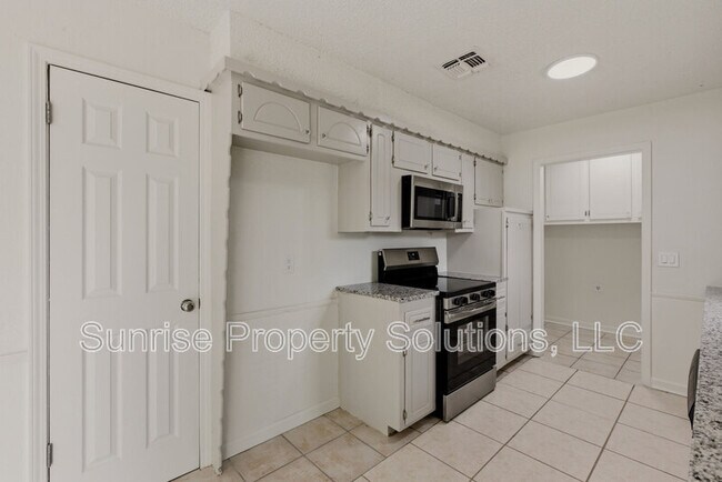 Foto del edificio - 9301 N Sherwell Dr