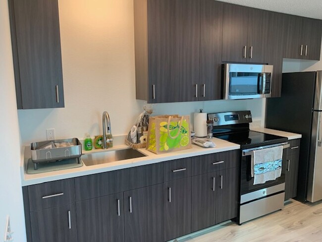 Building Photo - Ililani in Kakaako - 1 bedroom, 1 bath Con...