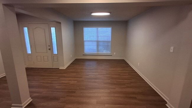 Building Photo - 2616 Slate Dr SW