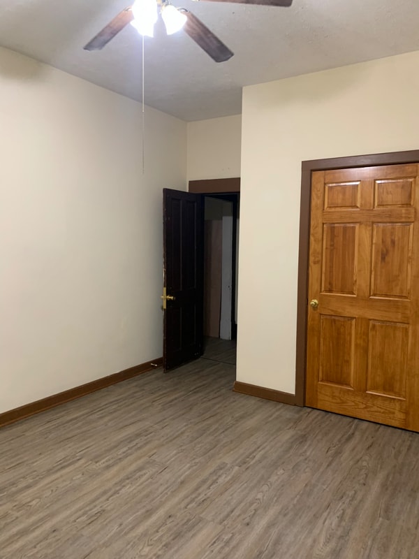 Building Photo - 850 W Elm St