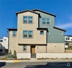 Building Photo - 450 Lobata