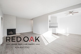 Building Photo - 12737 Moorpark St