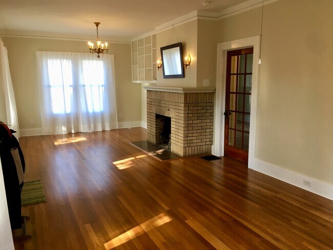 Living room looking west - 416 E Gunter St