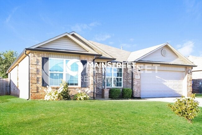 Foto del edificio - 4 Bedroom Pet-Friendly Home in Mustang, OK with Main Street Renewal