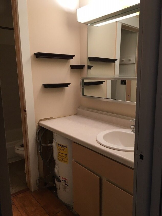 Primary Photo - Hill Condo-Great Views