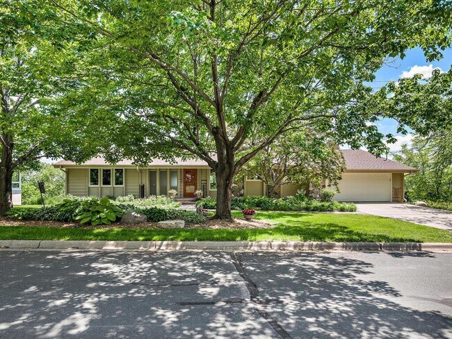 Building Photo - 1120 Angelo Dr