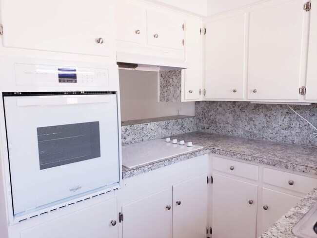 Foto del edificio - 2 Bedroom, 2 Bath Duplex in Lochwood