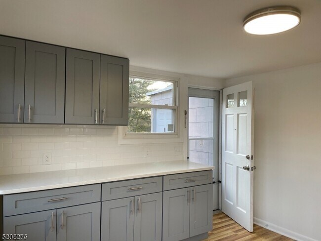 Foto del edificio - 26 Ridgeway Ave