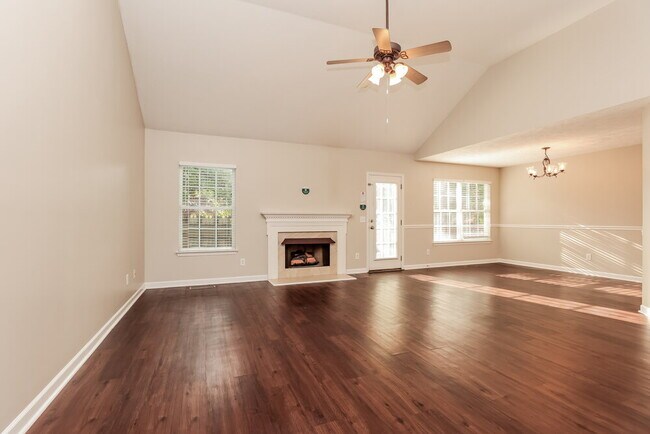 Foto del edificio - 1057 Blue Mountain Ln