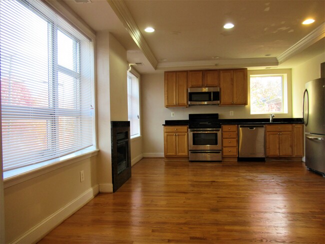 Living Room-2 - 712 Marietta Pl NW