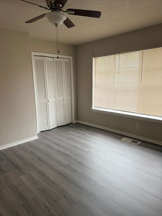 Foto del edificio - 6945 Calder Ave