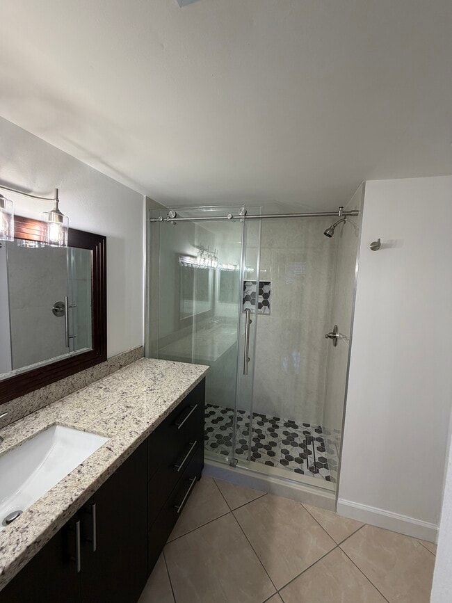 Building Photo - 9711 Fontainebleau Blvd