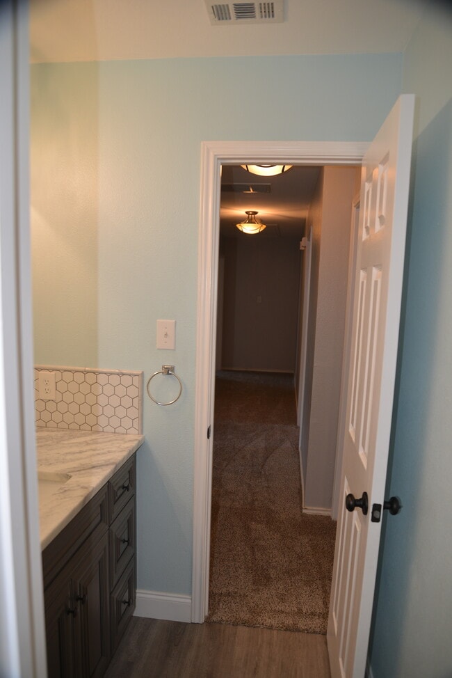 Building Photo - 11715 Oakwood Rdg