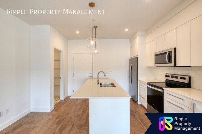 Building Photo - Modern 1 Beds, 1 Baths Apartment/Condo | N...