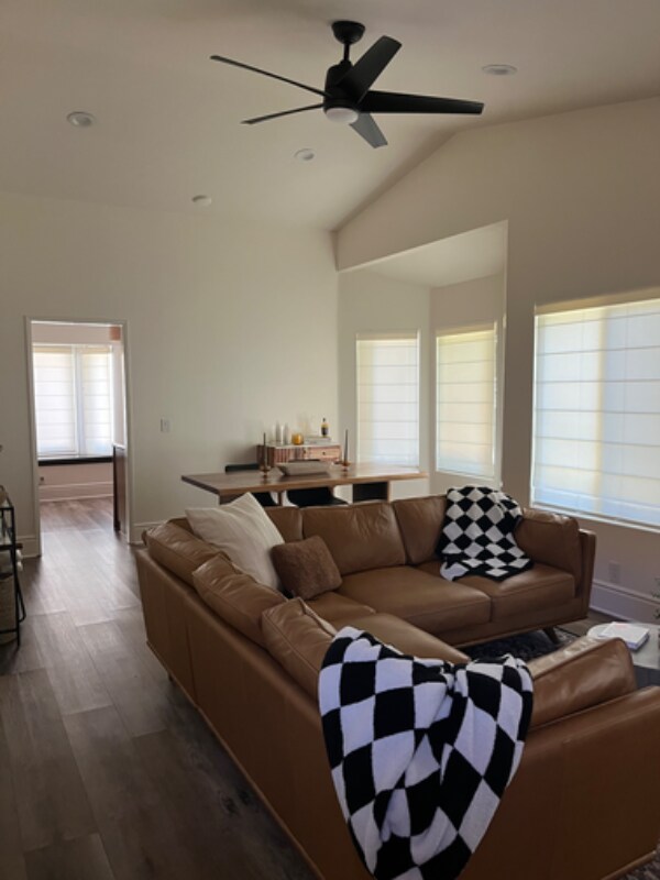Foto principal - 28433 Seco Canyon Rd