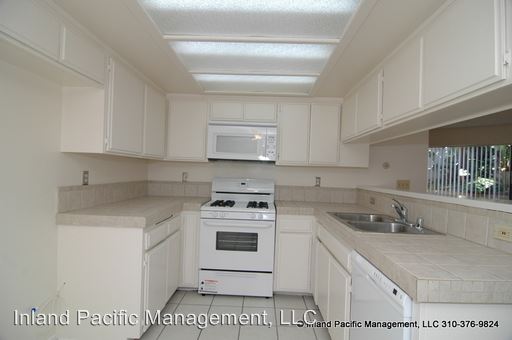 Building Photo - 626 E Holly Ave