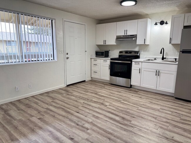 Building Photo - Gateway Village