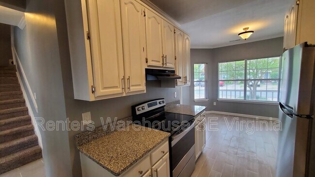 Building Photo - 839 S Lake Cir